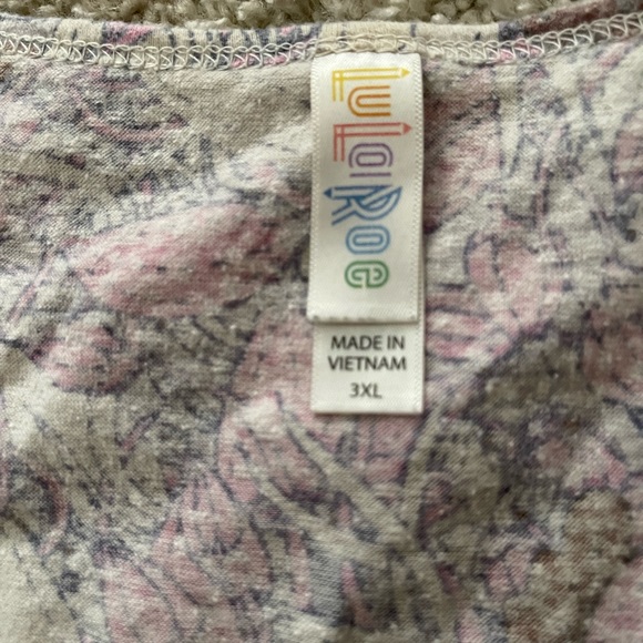 Lularoe Classic Tee - Picture 2 of 2